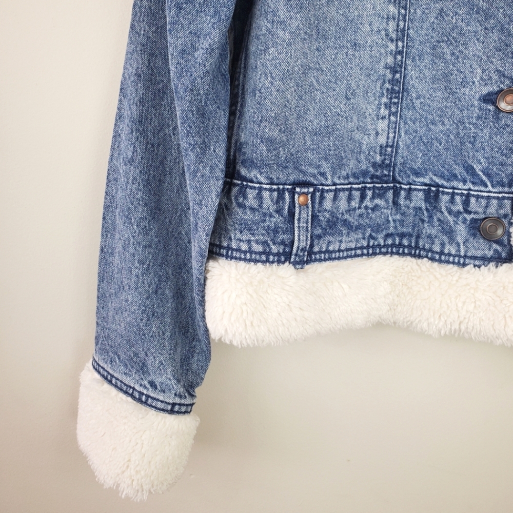Celebrity Pink Size M Sherpa Button Up Denim Jean Jacket With Pockets - Picture 9 of 13